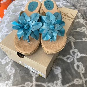 NIB Born Daly turquoise sandal size 9